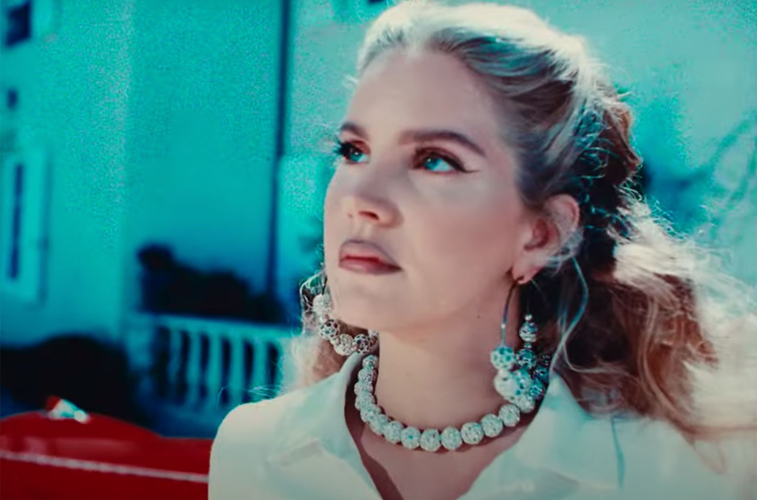 1960s meets 2020s - Lana Del Rey gets vintage '60s with some pandemic